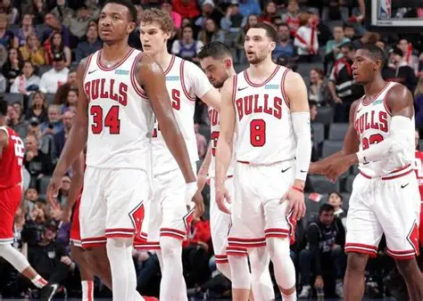 铁血公牛再踏征程:从复兴火种到季后赛新势力