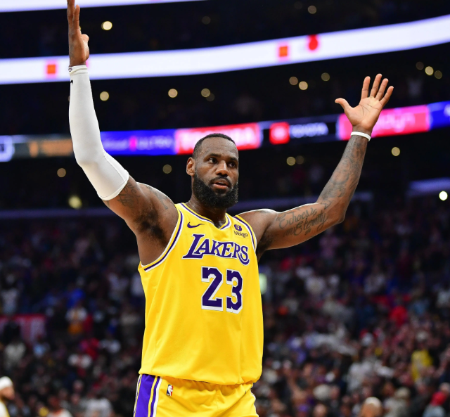 国王队转会市场 “押宝”:等待库明加,追逐威少